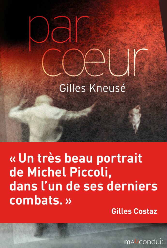 Couverture du livre Par cœur avec en bandeau une citation de Gilles Costaz "Un très beau portrait de Michel Piccoli, dans l'un de ses derniers combats."